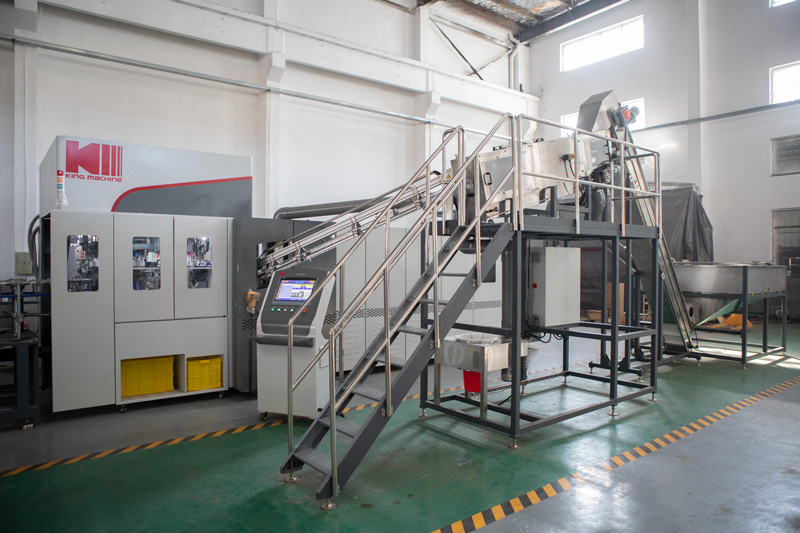 blow molding machine.jpg blow molding machine.jpg