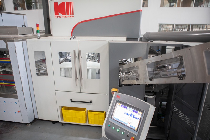 blow molding machine.jpg blow molding machine.jpg